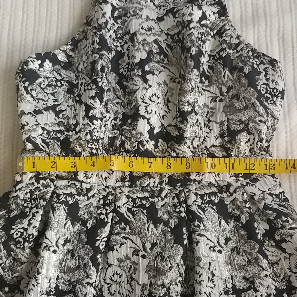 Abercrombie and Fitch Sleevless jacquard dress. - Picture 6 of 7
